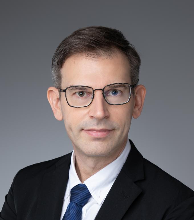Simon E.